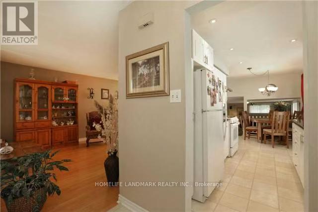 1256 Falgarwood Drive, Oakville, Ontario  L6H 2L6 - Photo 2 - W13552666