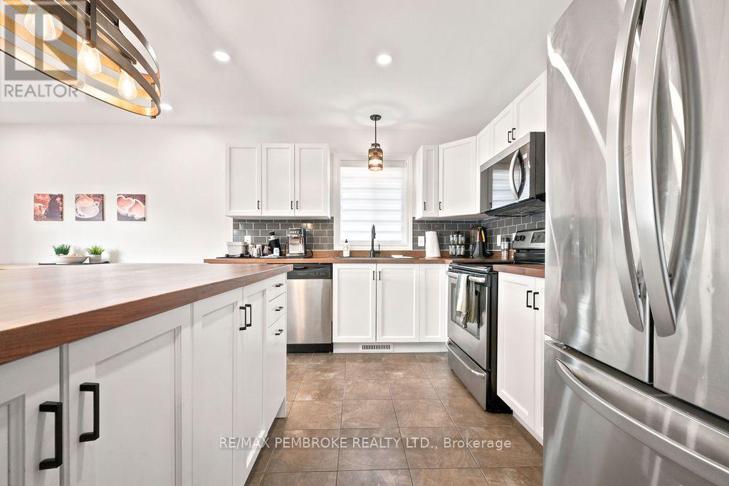 2038 Sandstone Crescent, Petawawa, Ontario  K8H 0A6 - Photo 15 - X13552742