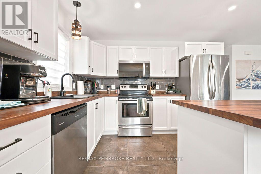 2038 Sandstone Crescent, Petawawa, Ontario  K8H 0A6 - Photo 17 - X13552742