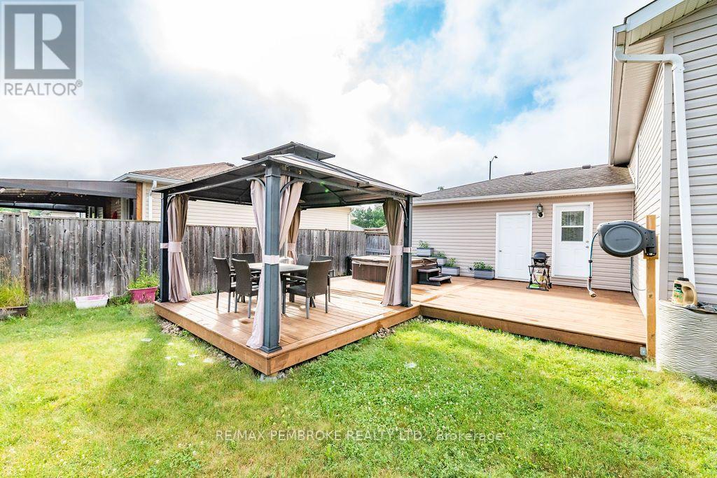 2038 Sandstone Crescent, Petawawa, Ontario  K8H 0A6 - Photo 33 - X13552742