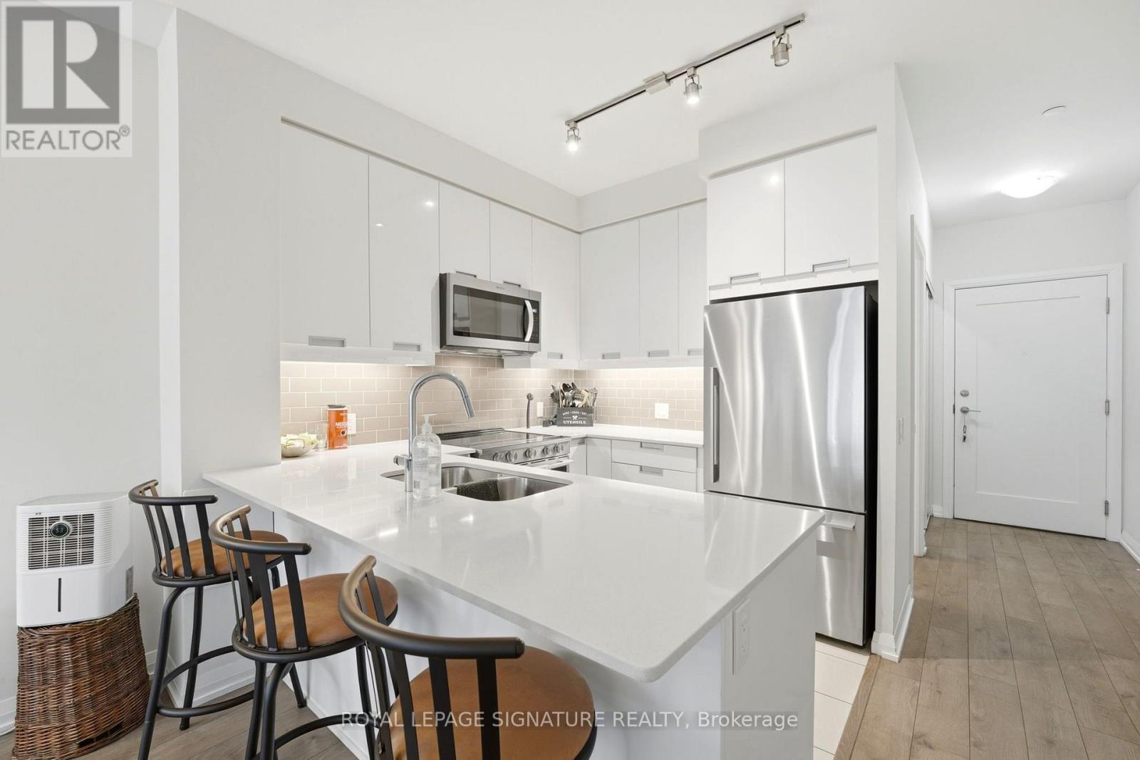 212 - 65 Watergarden Drive, Mississauga, Ontario  L5R 0G8 - Photo 11 - W13552736