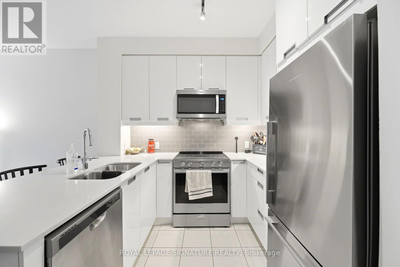 212 - 65 Watergarden Drive, Mississauga, Ontario  L5R 0G8 - Photo 12 - W13552736