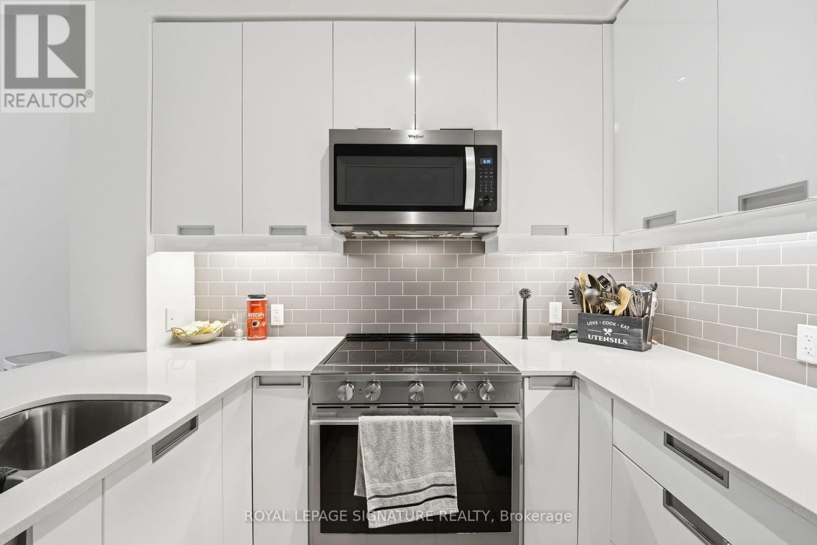 212 - 65 Watergarden Drive, Mississauga, Ontario  L5R 0G8 - Photo 14 - W13552736