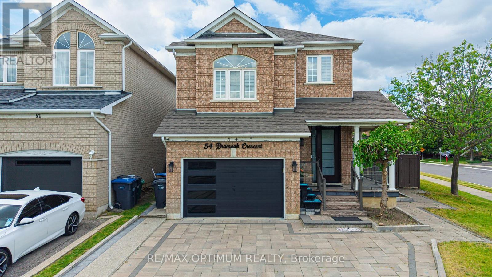 54 Bramoak Crescent, Brampton (Northwest Sandalwood Parkway), Ontario  L7A 1T6 - Photo 2 - W13552750