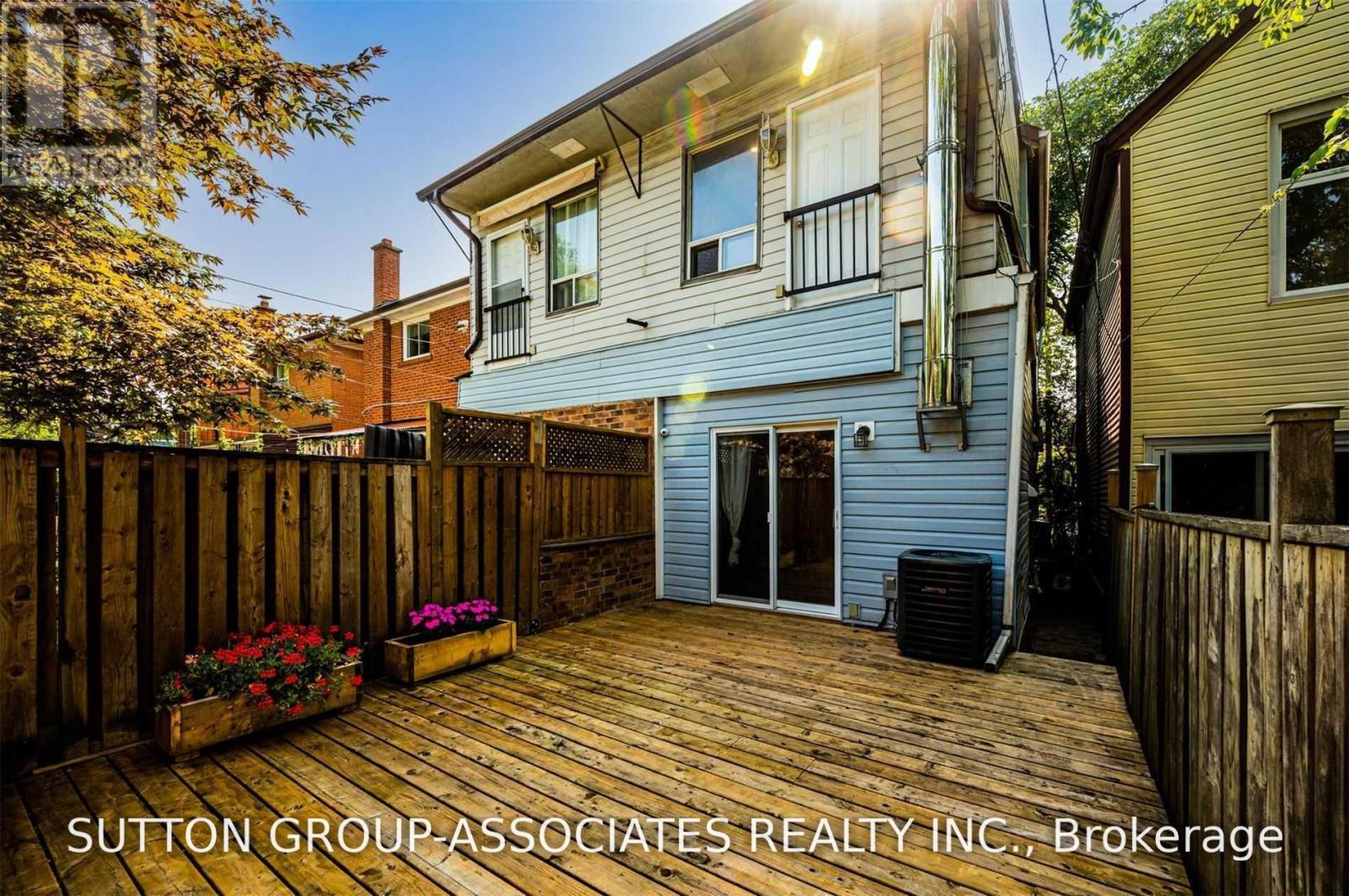739 Manning Avenue, Toronto, Ontario  M6G 2W5 - Photo 13 - C13550994