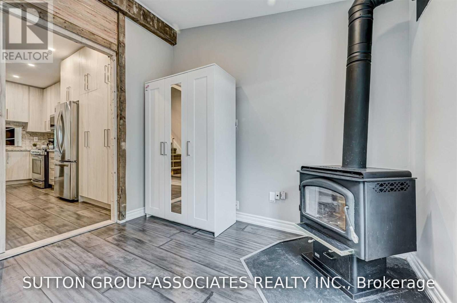 739 Manning Avenue, Toronto, Ontario  M6G 2W5 - Photo 11 - C13550994