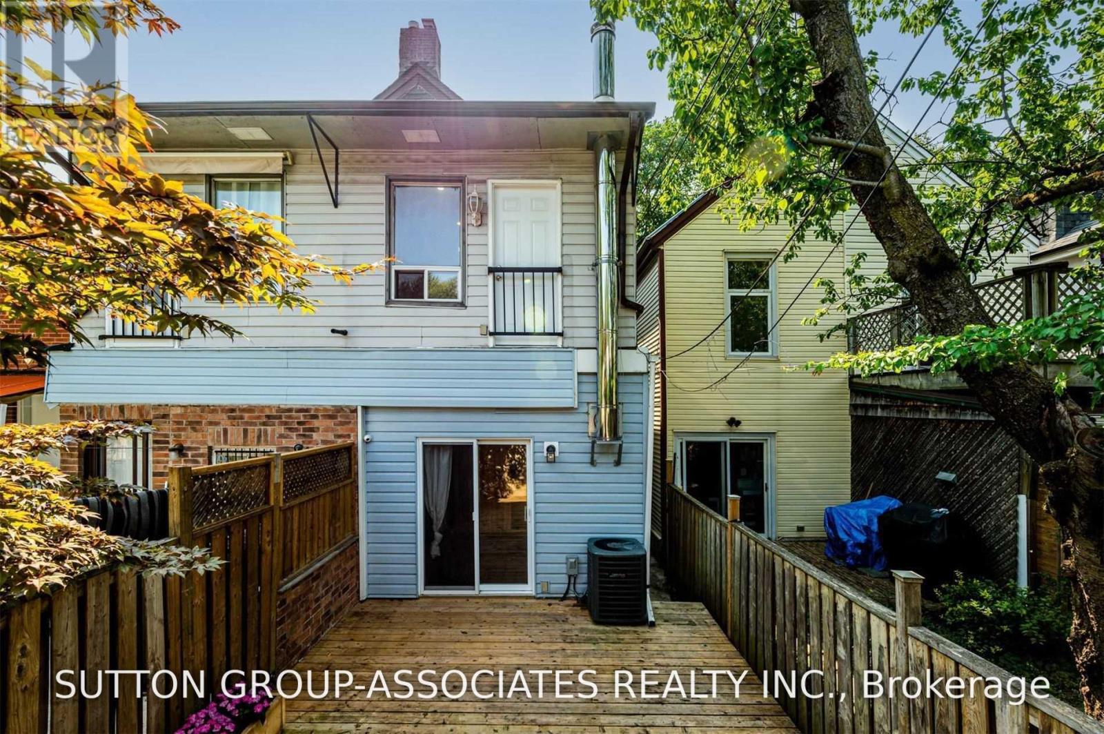 739 Manning Avenue, Toronto, Ontario  M6G 2W5 - Photo 15 - C13550994