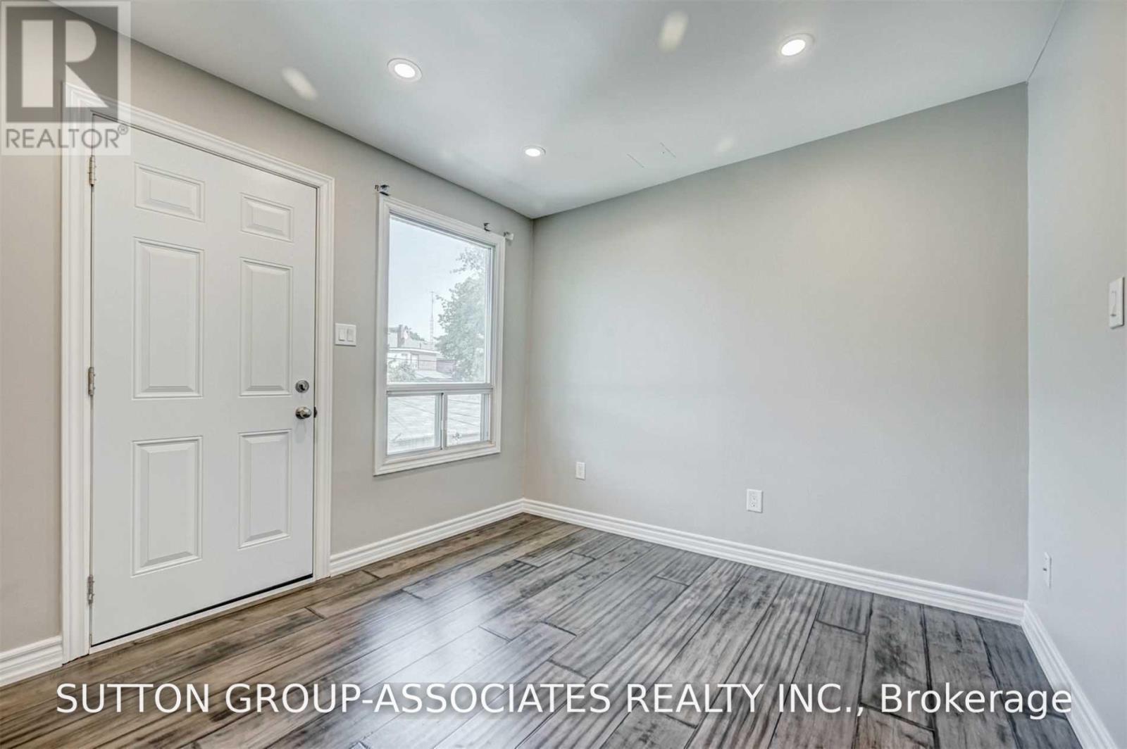 739 Manning Avenue, Toronto, Ontario  M6G 2W5 - Photo 20 - C13550994