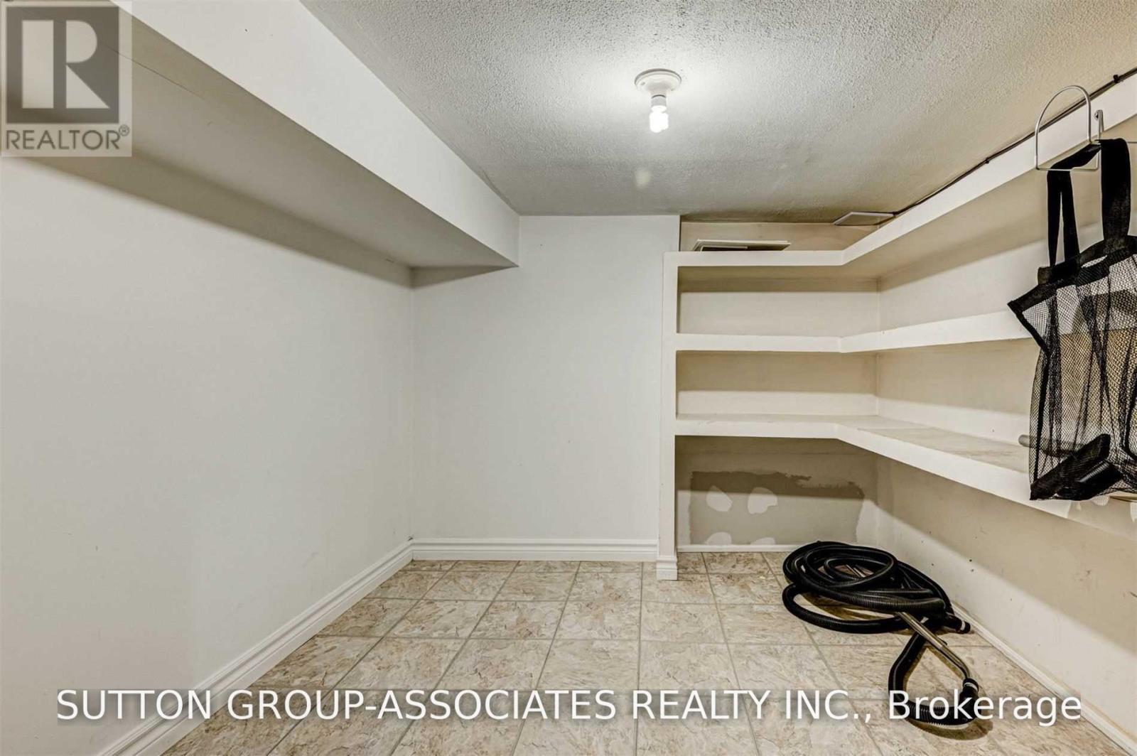 739 Manning Avenue, Toronto, Ontario  M6G 2W5 - Photo 31 - C13550994