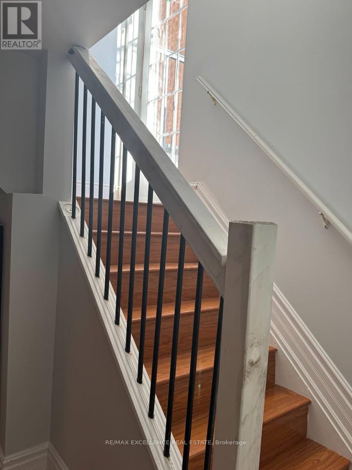 3262 Crimson King Circle, Mississauga, Ontario L5N 8M8 - Photo 3 - W13538012