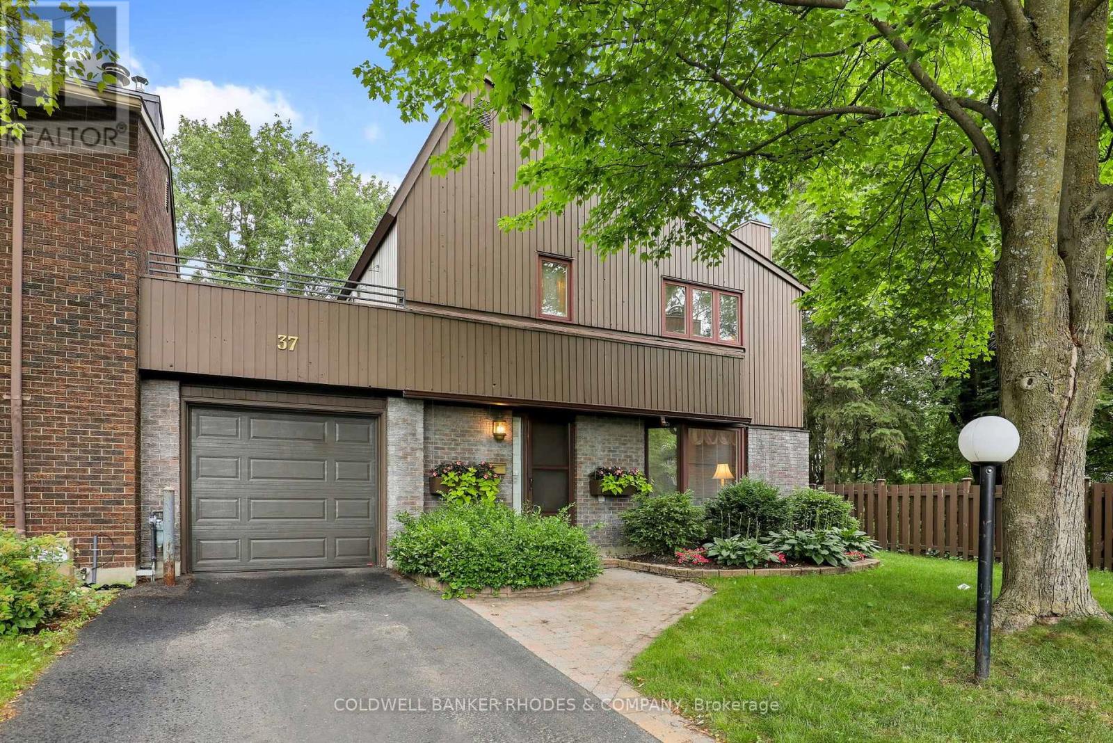 37 SAMPLE ROAD, Ottawa, Ontario