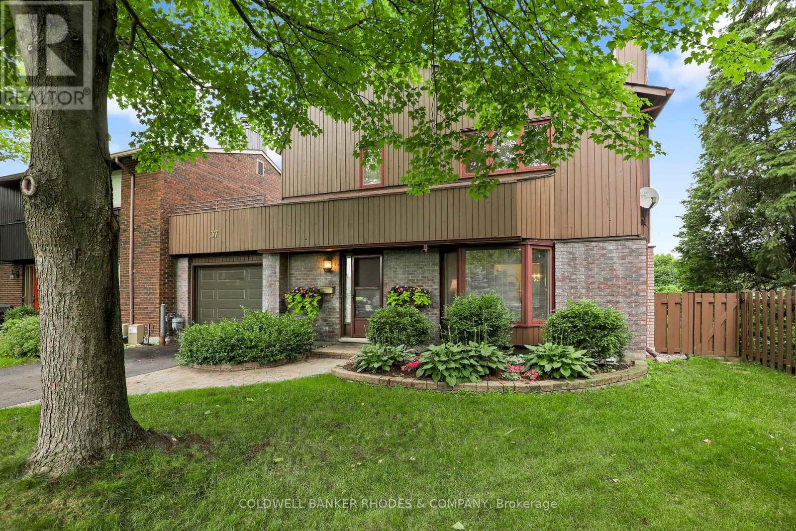 37 Sample Road, Ottawa, Ontario  K1V 9T9 - Photo 2 - X13552866