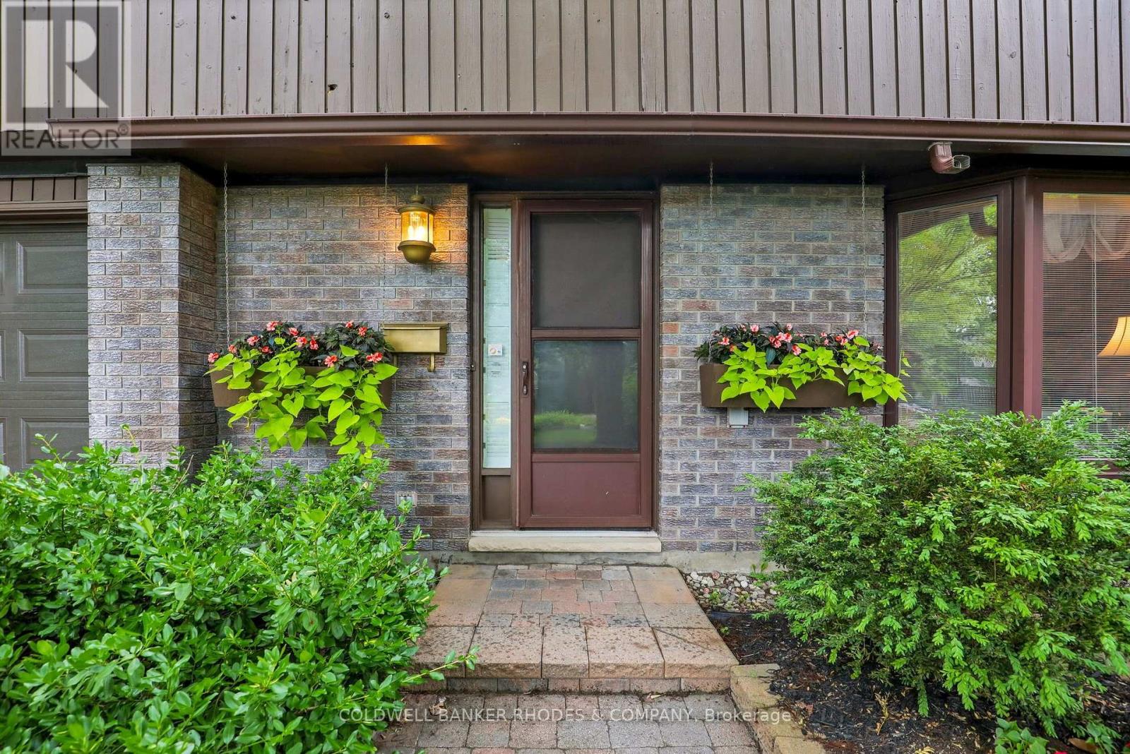 37 Sample Road, Ottawa, Ontario  K1V 9T9 - Photo 3 - X13552866