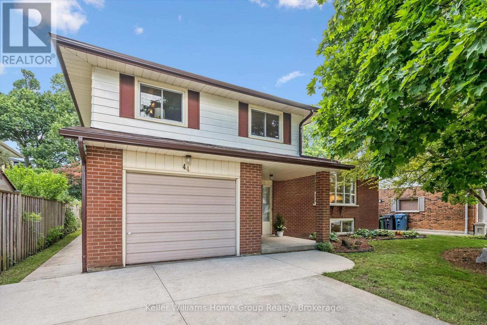 44 SHERWOOD DRIVE, Guelph (General Hospital)
