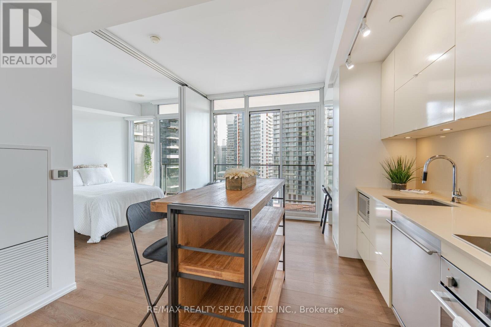 3012 - 125 PETER STREET, Toronto (Waterfront Communities)