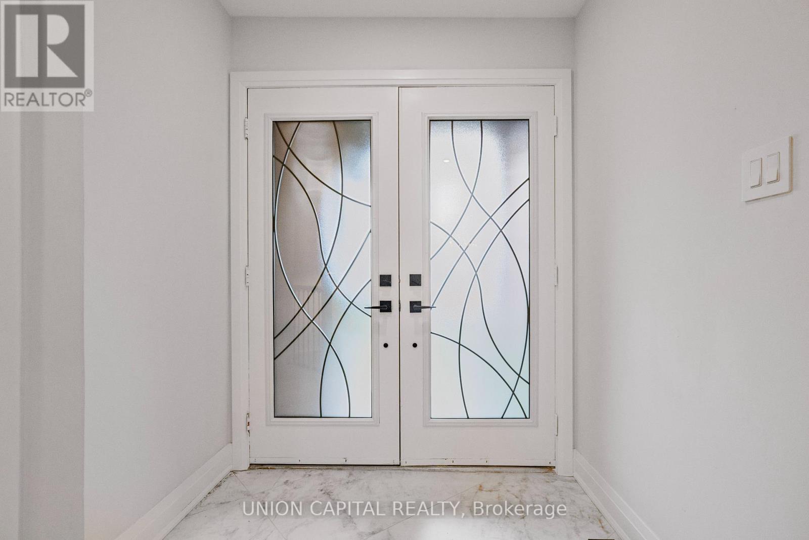 45 Chilmar Crescent, Vaughan, Ontario L4J 6Y5 - Photo 3 - N13552814