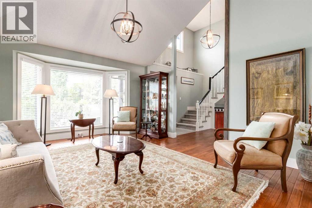 367 Woodbriar Circle SW, Calgary, Alberta  T2W 6A4 - Photo 6 - A2328159