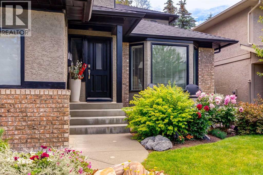 367 Woodbriar Circle SW, Calgary, Alberta  T2W 6A4 - Photo 2 - A2328159
