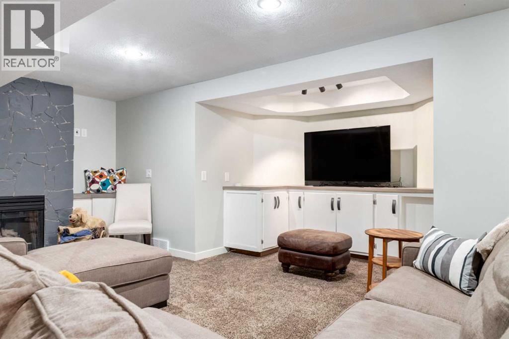 367 Woodbriar Circle SW, Calgary, Alberta  T2W 6A4 - Photo 37 - A2328159