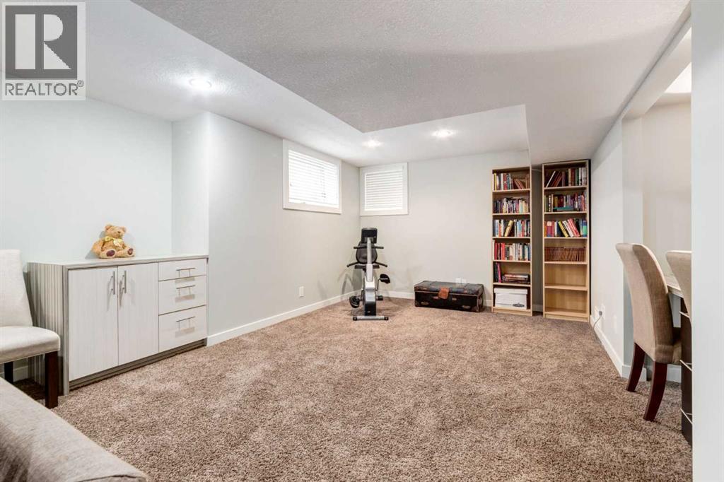 367 Woodbriar Circle SW, Calgary, Alberta  T2W 6A4 - Photo 39 - A2328159