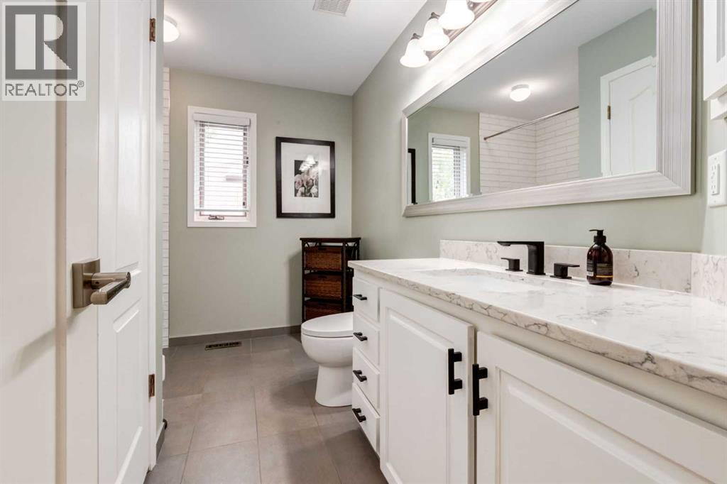 367 Woodbriar Circle SW, Calgary, Alberta  T2W 6A4 - Photo 33 - A2328159