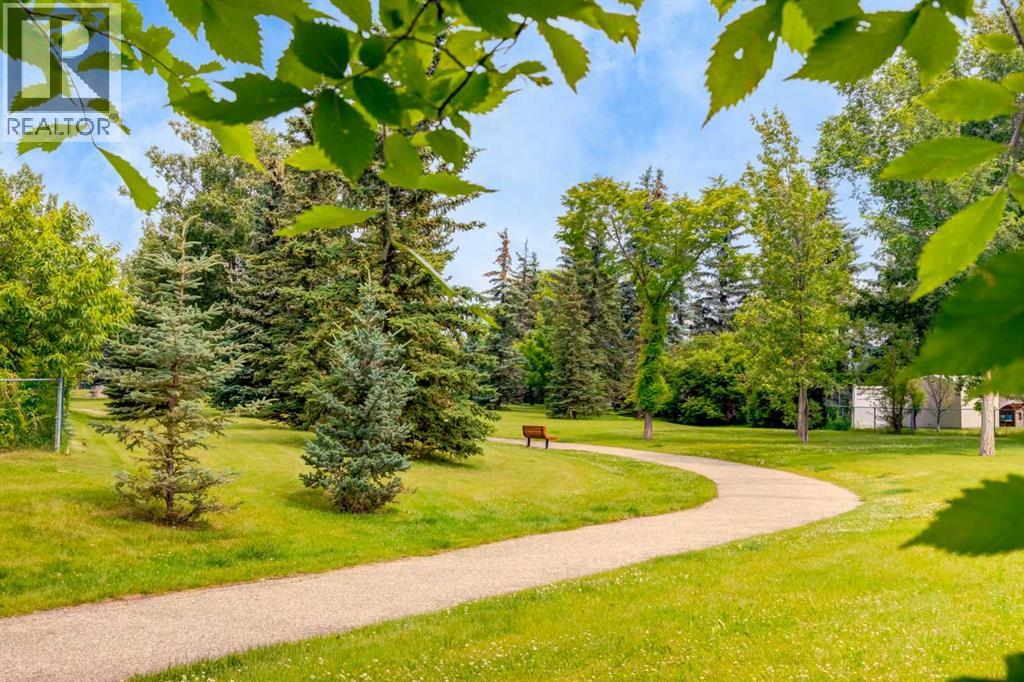 367 Woodbriar Circle SW, Calgary, Alberta  T2W 6A4 - Photo 50 - A2328159