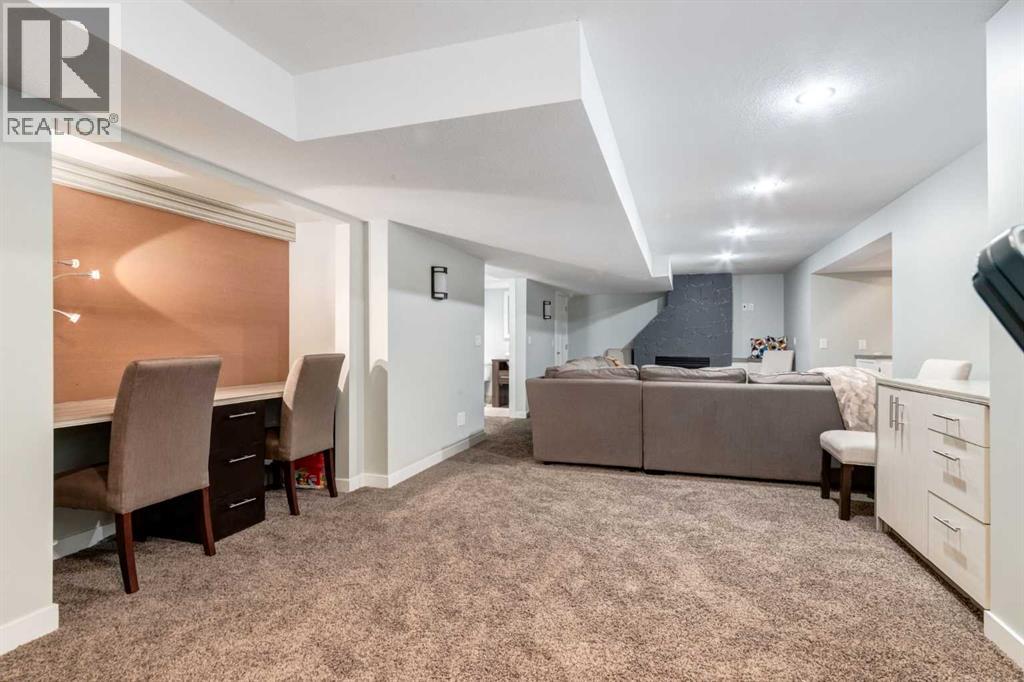 367 Woodbriar Circle SW, Calgary, Alberta  T2W 6A4 - Photo 40 - A2328159