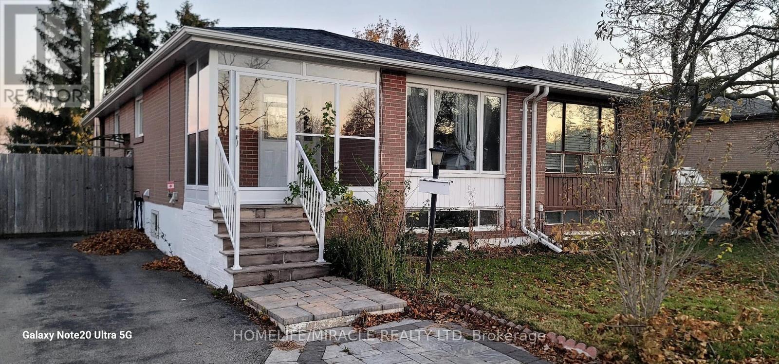 2498 HARMAN COURT, Mississauga (Clarkson)