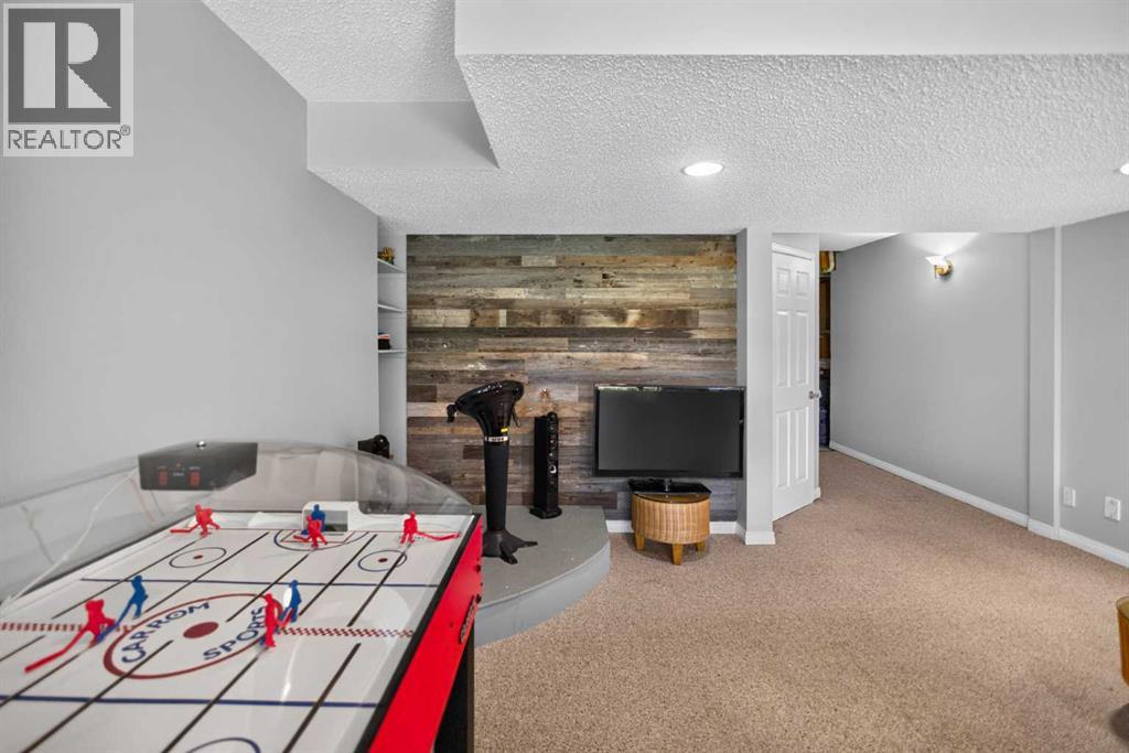 124 Valley Creek Crescent NW, Calgary, Alberta  T3B 5V3 - Photo 39 - A2325536