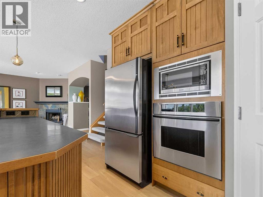 124 Valley Creek Crescent NW, Calgary, Alberta  T3B 5V3 - Photo 16 - A2325536