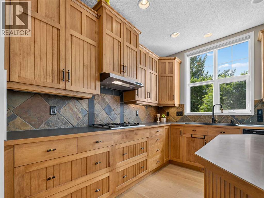124 Valley Creek Crescent NW, Calgary, Alberta  T3B 5V3 - Photo 17 - A2325536