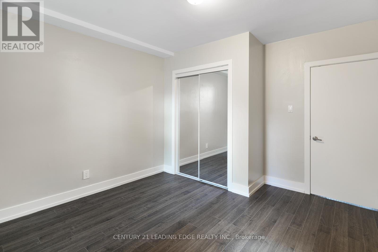 Lower - 15 Virginia Avenue, Toronto, Ontario  M4C 2S6 - Photo 10 - E13550894
