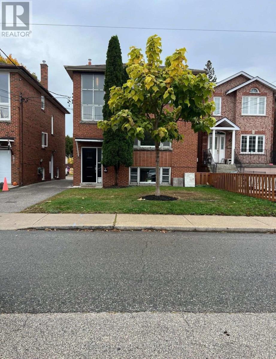 Lower - 15 Virginia Avenue, Toronto, Ontario  M4C 2S6 - Photo 2 - E13550894