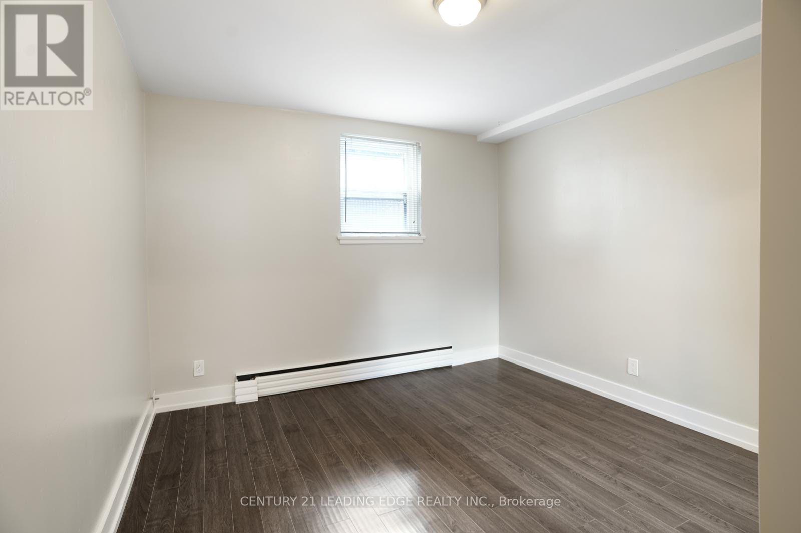 Lower - 15 Virginia Avenue, Toronto, Ontario  M4C 2S6 - Photo 9 - E13550894