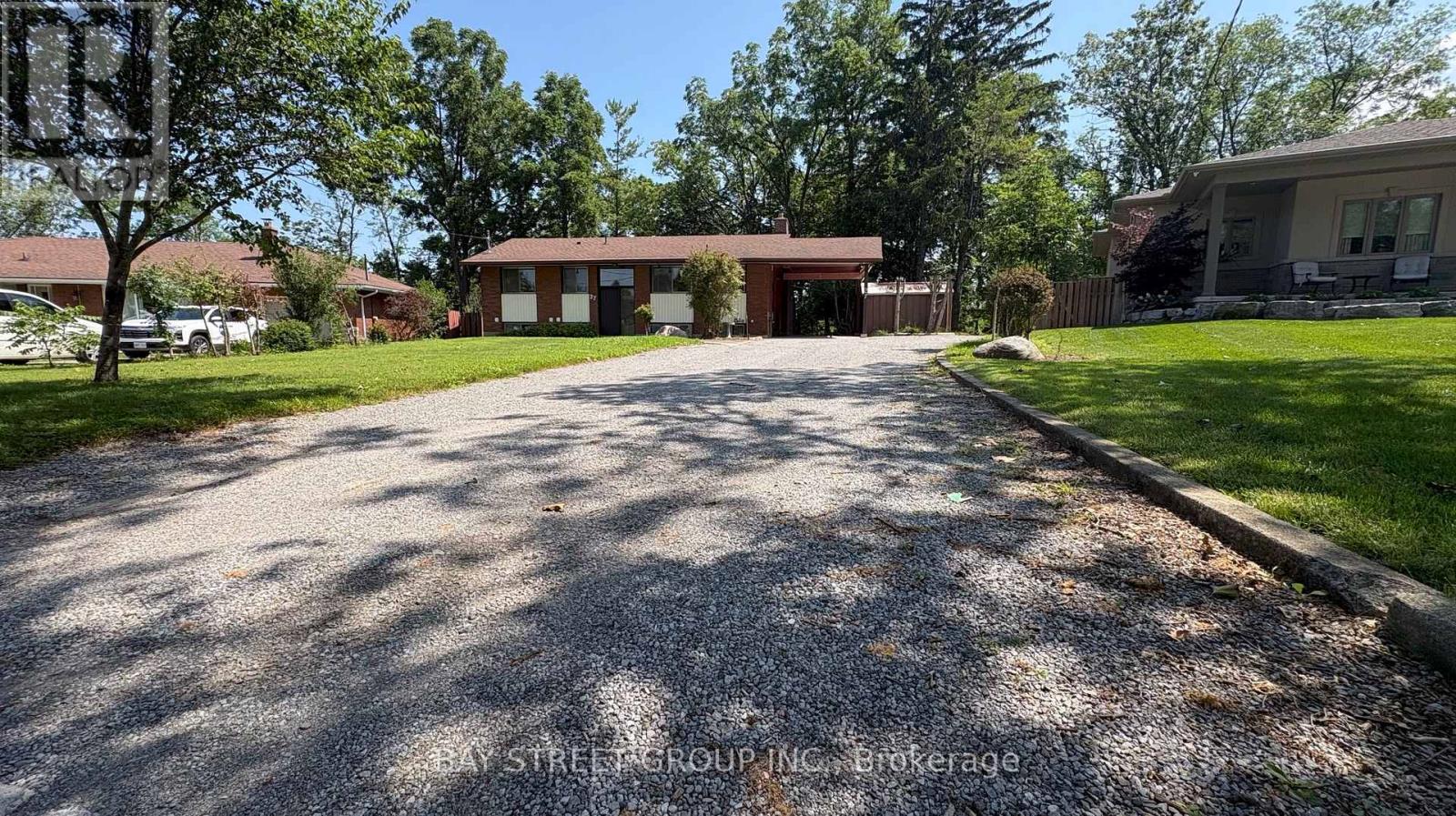 27 GLENBARR ROAD, St. Catharines (Glendale/Glenridge)