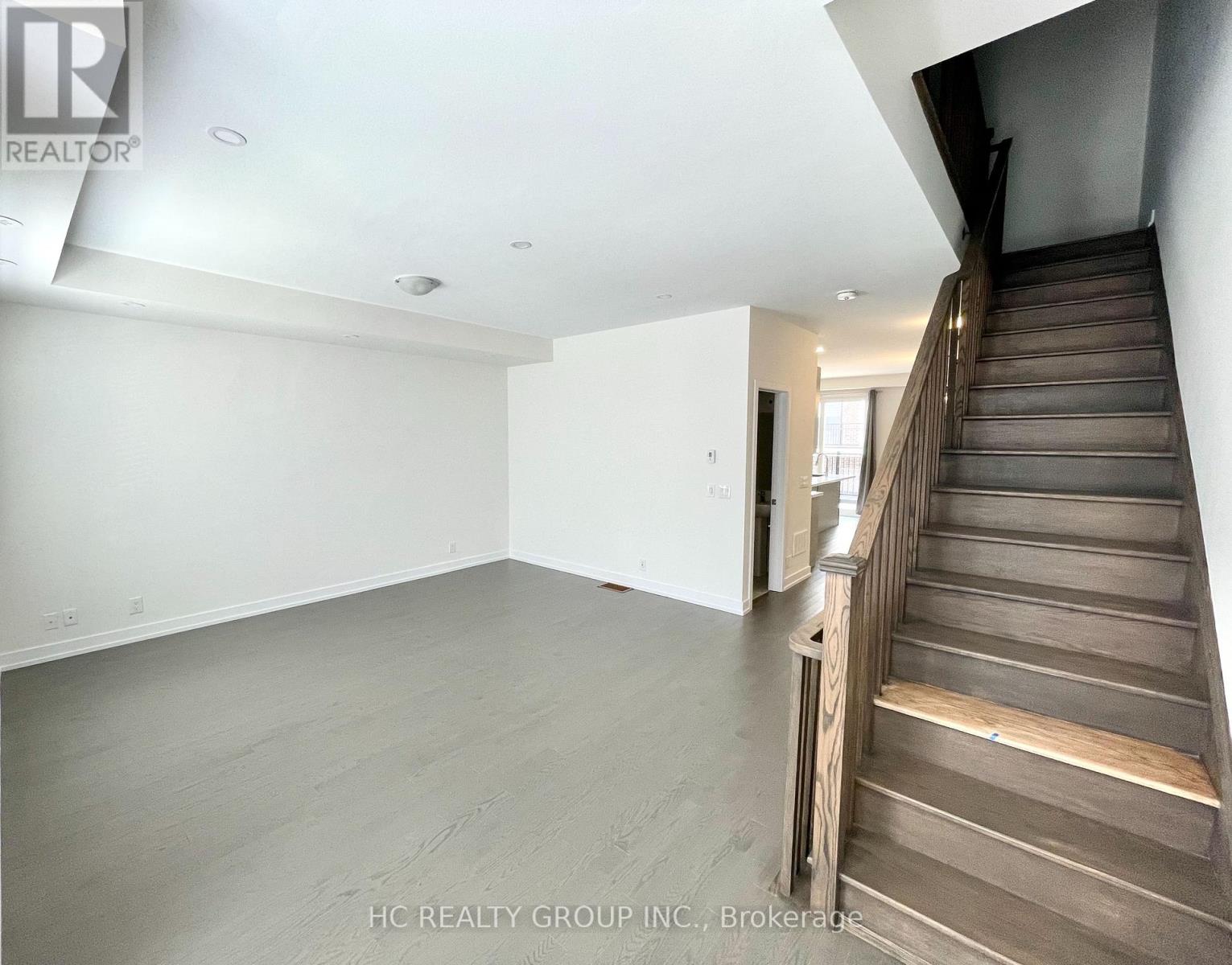 24 Guardhouse Crescent, Markham, Ontario L6C 3J8 - Photo 4 - N13552996