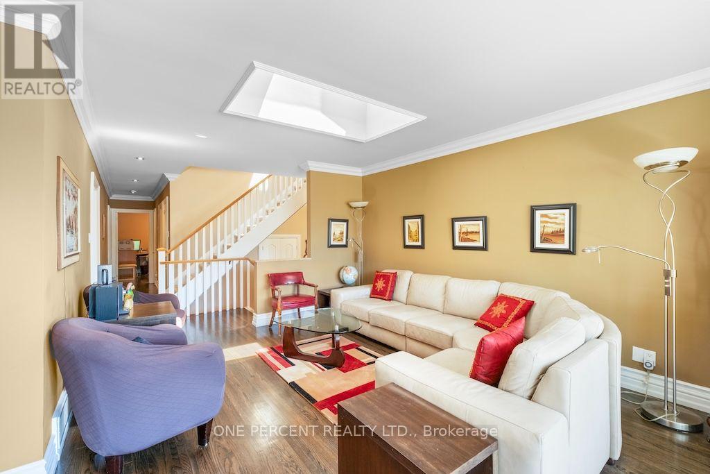 583 Stephens Crescent, Oakville, Ontario  L6K 1Y2 - Photo 4 - W13552340