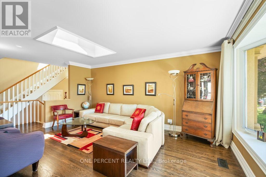 583 Stephens Crescent, Oakville, Ontario  L6K 1Y2 - Photo 5 - W13552340