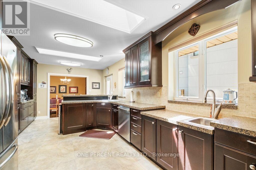 583 Stephens Crescent, Oakville, Ontario  L6K 1Y2 - Photo 10 - W13552340