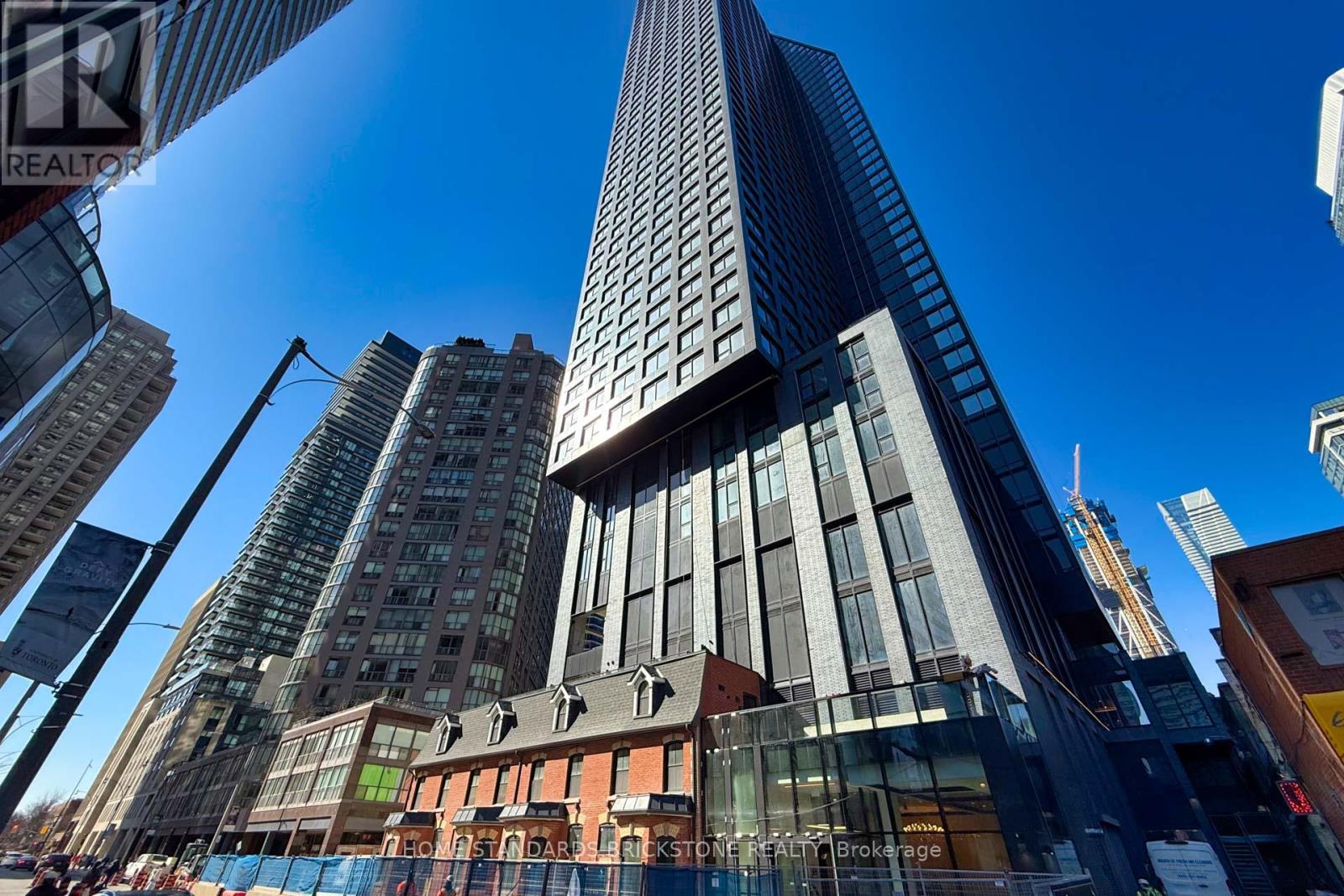 1911 - 8 WELLESLEY STREET W, Toronto, Ontario