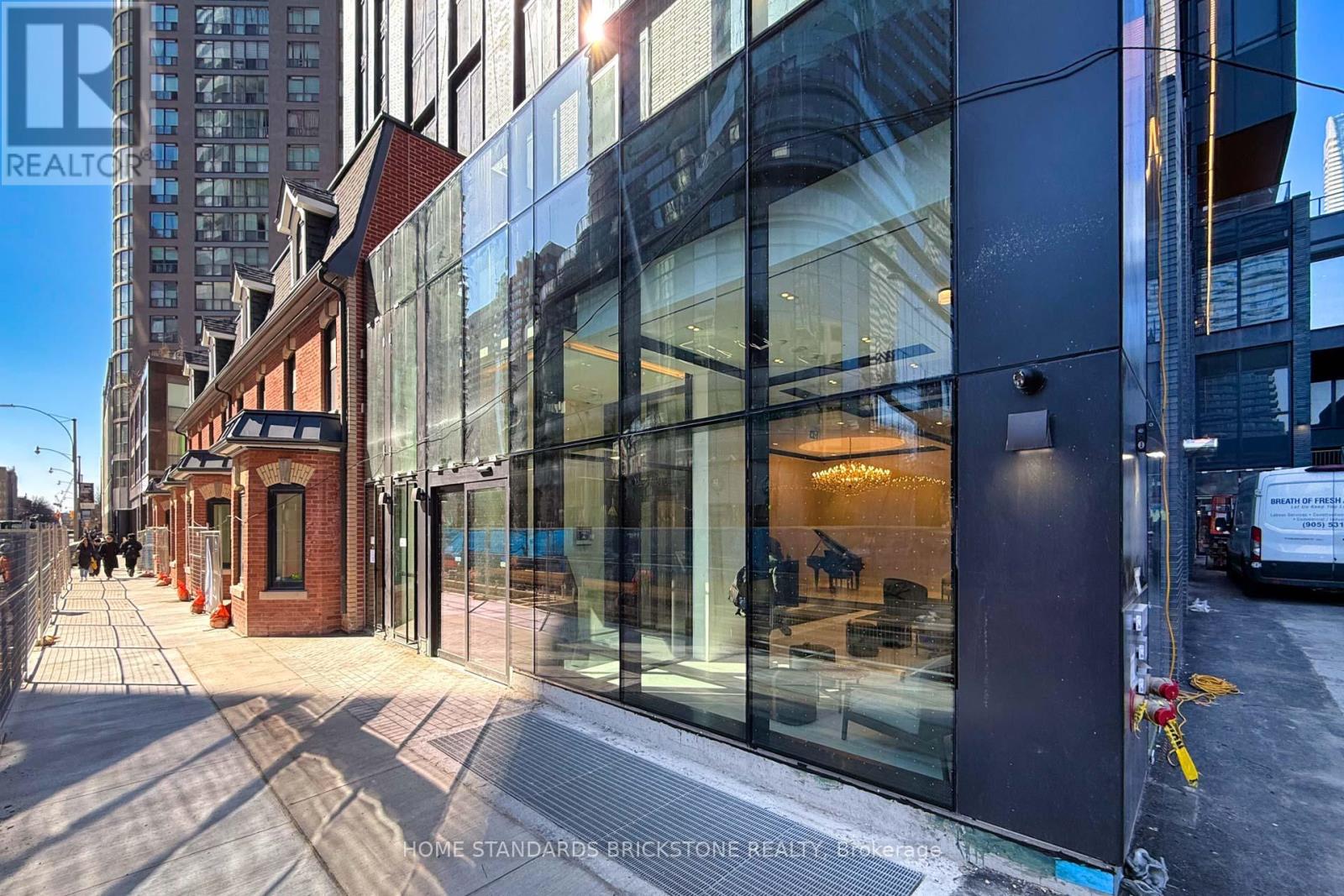 1911 - 8 Wellesley Street W, Toronto, Ontario  M4Y 0J5 - Photo 2 - C13544330