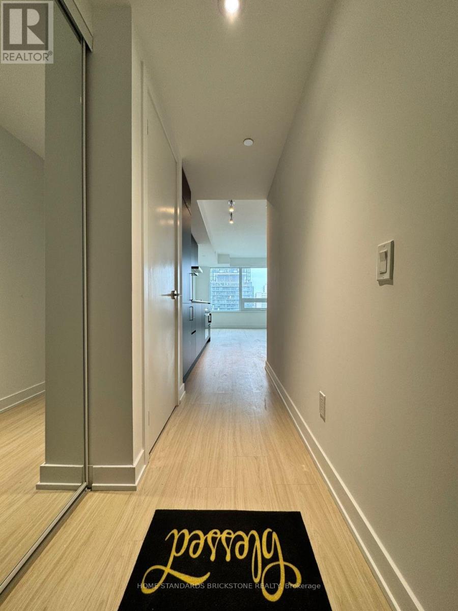 1911 - 8 Wellesley Street W, Toronto, Ontario  M4Y 0J5 - Photo 4 - C13544330