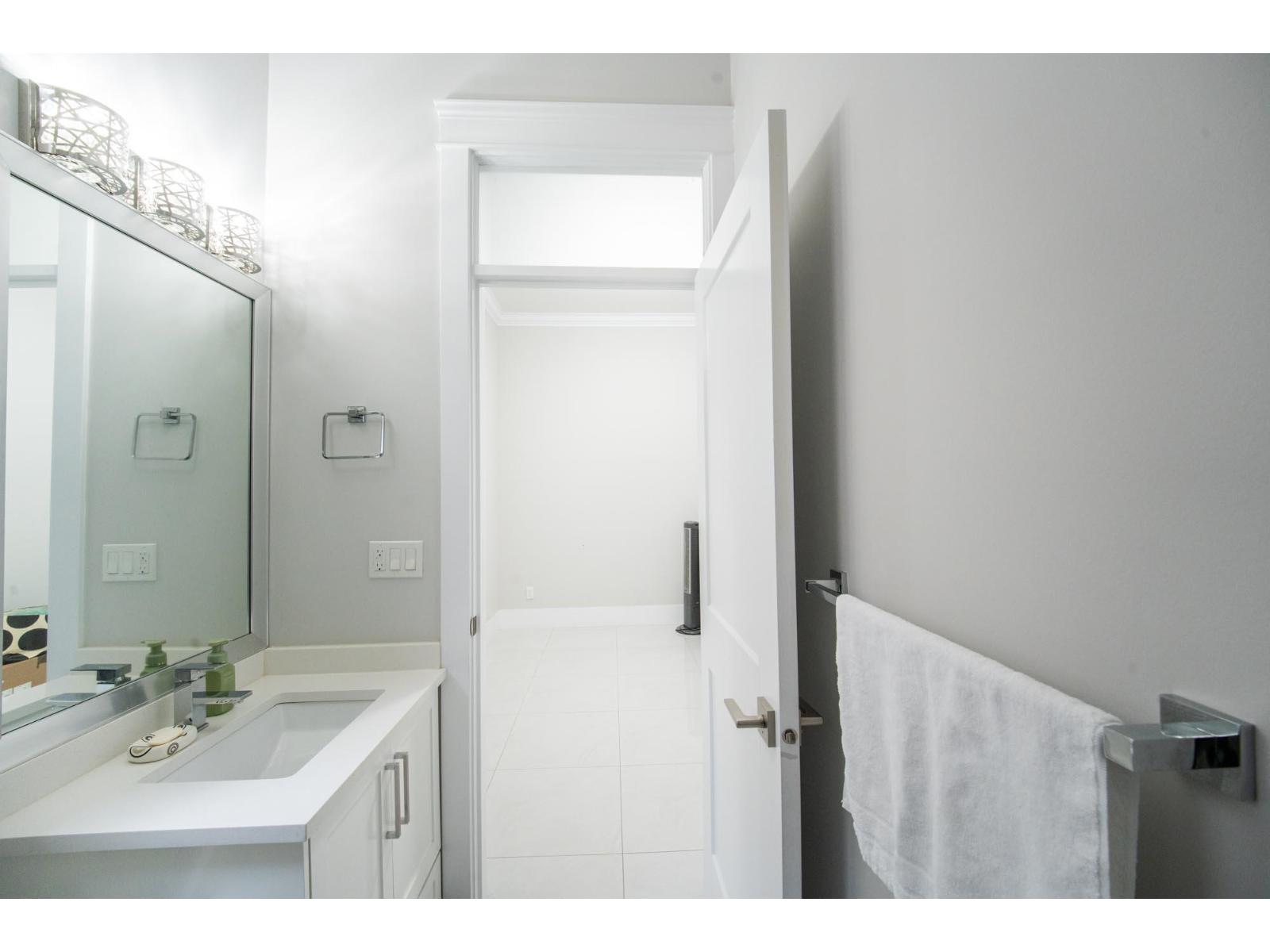 6176 140 STREET — photo 35