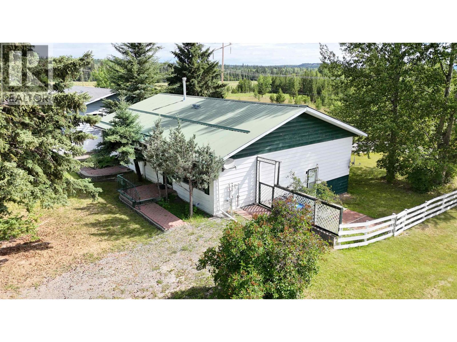 459 Evergreen Crescent, 100 Mile House, British Columbia  V0K 2E0 - Photo 2 - R3145314