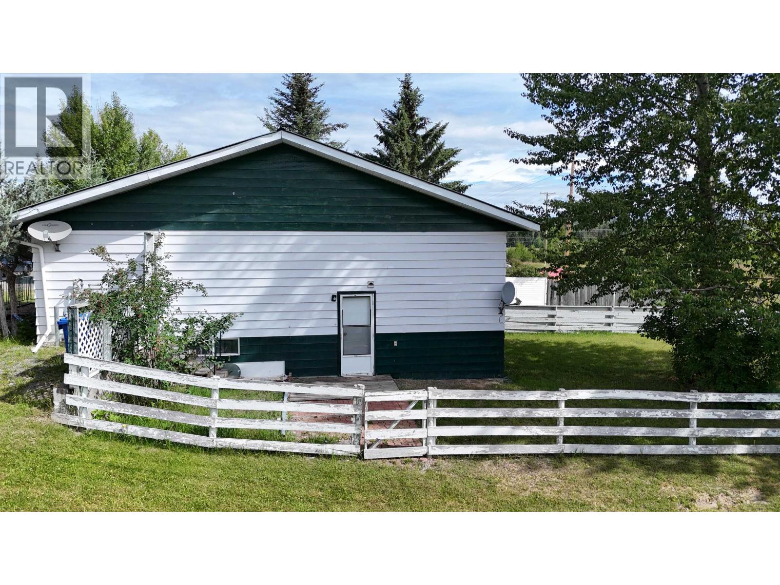 459 Evergreen Crescent, 100 Mile House, British Columbia  V0K 2E0 - Photo 4 - R3145314