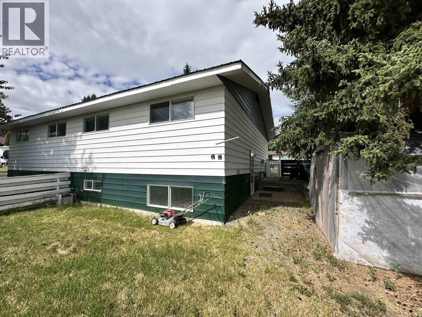 461 Evergreen Crescent, 100 Mile House, British Columbia  V0K 2E0 - Photo 12 - R3145315