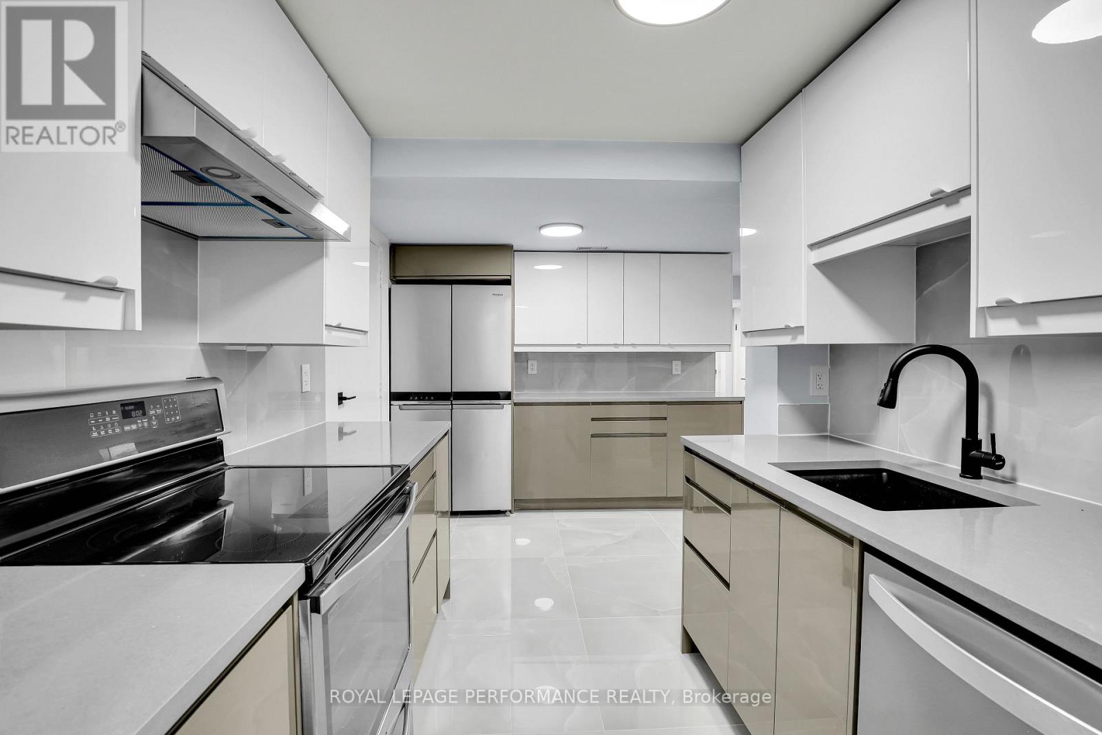 Unit B ( Basement) - 934 Smyth Road, Ottawa, Ontario  K1G 1P6 - Photo 4 - X13518330