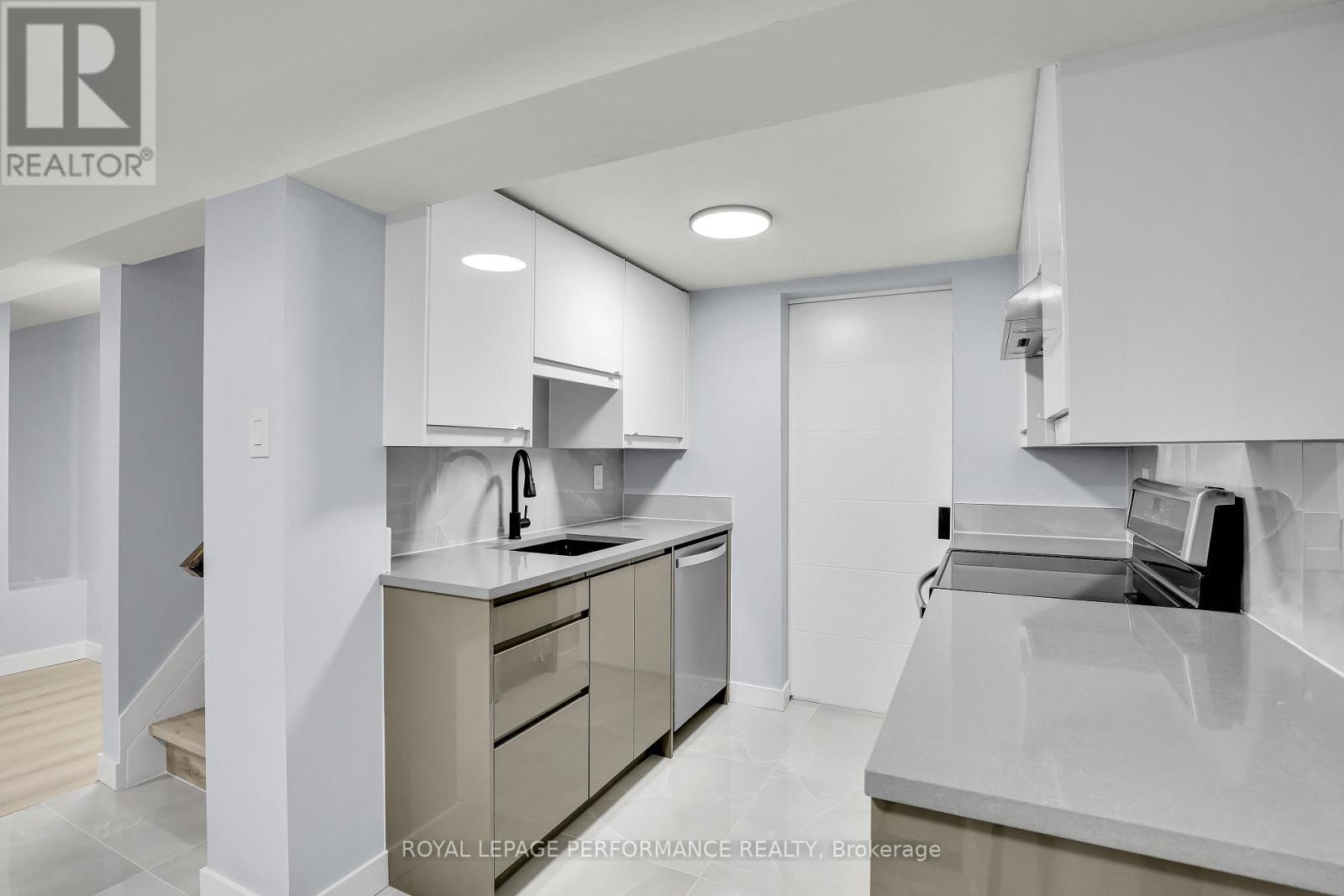 Unit B ( Basement) - 934 Smyth Road, Ottawa, Ontario  K1G 1P6 - Photo 6 - X13518330