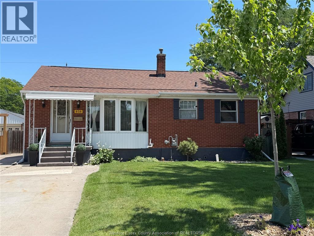 858 Laporte, Windsor, Ontario  N8S 3R4 - Photo 2 - 26016596