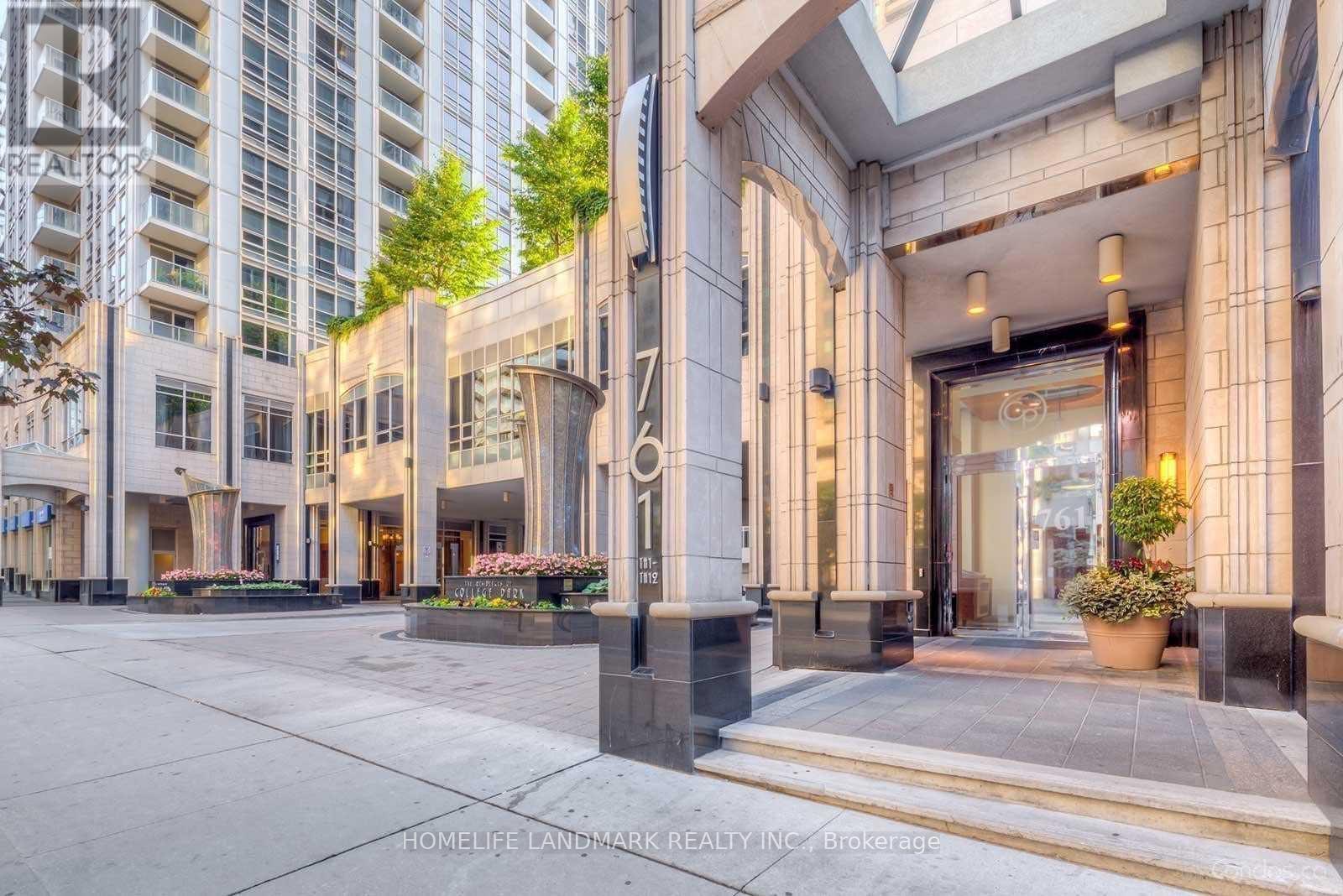 402 - 761 BAY STREET, Toronto, Ontario